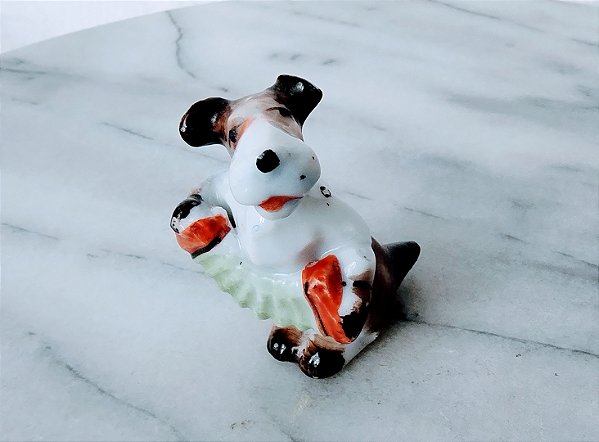 Bibelô de porcelana japonesa, Scottish Terrier com acordeon, 5 cm