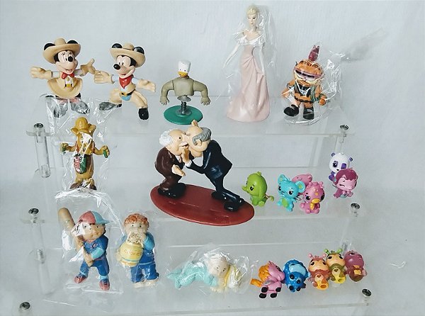 Miniaturas de vinil Disney, Henson, Garfield, CPK, hatchimals,Borges e Maia e móveis da Barbir