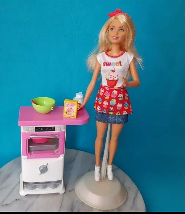 Boneca Barbie Confeiteira Mattel 2014 usada