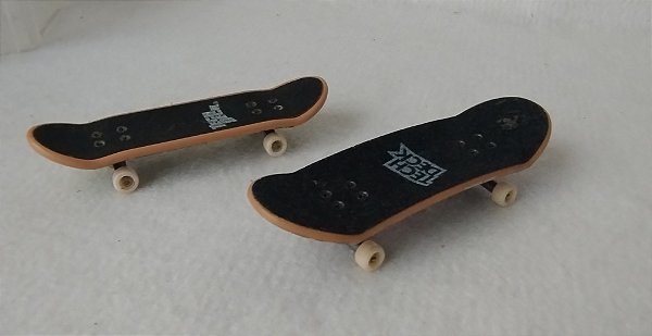 Skate de dedo Tech deck, 2 diferentes, usados