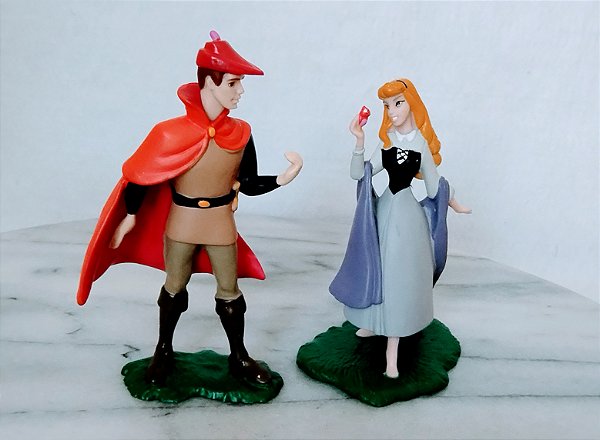 Miniatura Disney princesa Aurora 8,5 cm. e Principe Phillip 9 cm de A Bela Adormecida