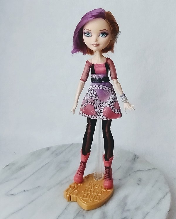 Boneca ever after high poppy O'Hair incompleta