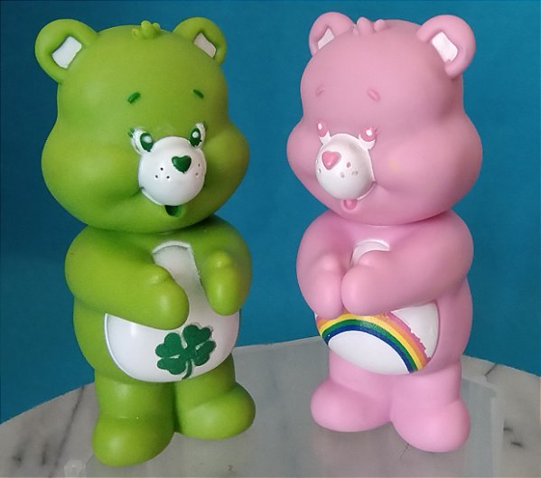 Ursinho.carinhoso de vinil agarradinho , da sorte sem.mecanusmo de agarrar e arco iris , colecao Habib's, 10 cm