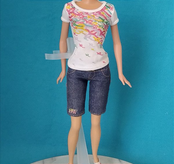 Roupa para Barbie So in Style SIS 2009, Rocawear kara, camiseta e bermuda jeans