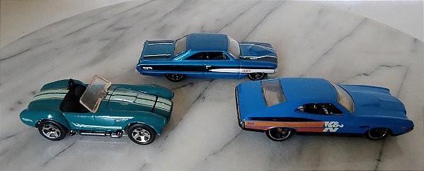 Miniatura de metal Hot Wheels; Shelby cobra ; cudtom '64 Galaxy 500 e Ford 72 Gran torino
