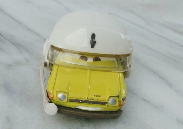 Miniatura de metal Acer de capacete, do Carros Disney Pixar 6,5 cm
