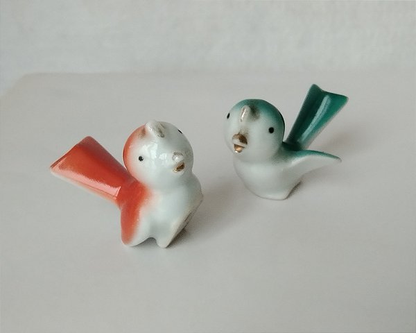Miniaturas bibelôs par de pássaro porcelana Fine bone china Japan , 2,5 cm