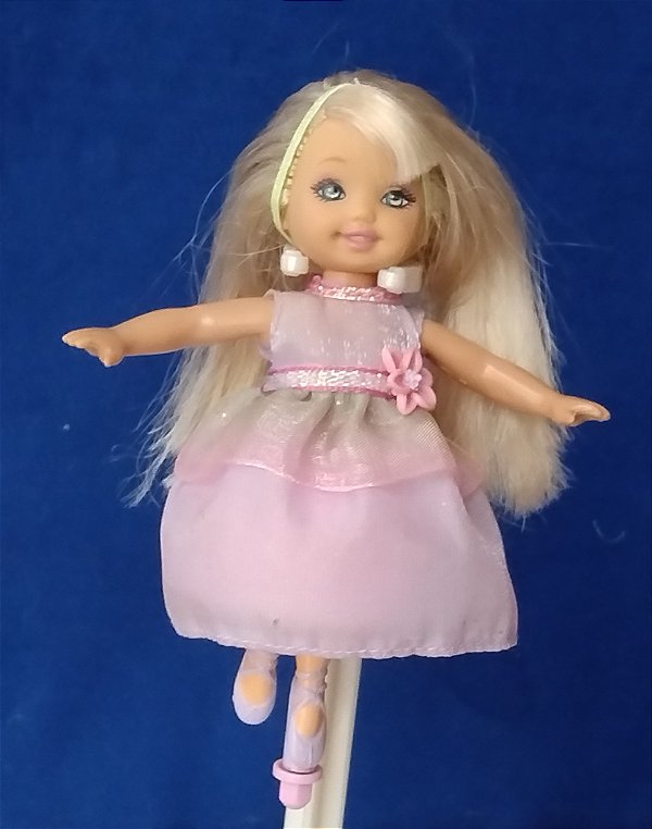 Kelly loura princes Lacey ,sem base eletrônica, da coleção Barbie e as 12 princesas dançantes, Mattel 2006