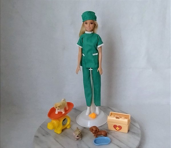 Barbie cirurgiã veterinária com cachorrinhos e acessórios, customizada