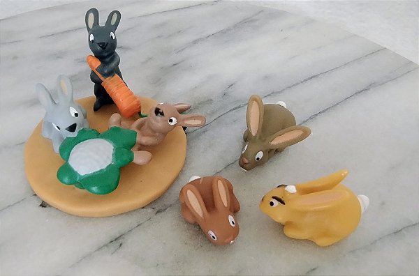 Colônia de coelhos da coleção Animais da fazenda , de Agostini 2014