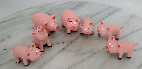 Vara de 7 porcos da coleção Animais da fazenda, de Agostini 2014