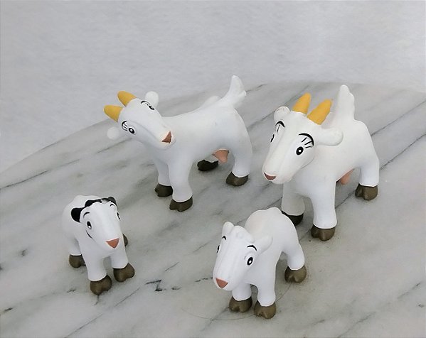 Familia de  4 cabras da coleção Animais da fazenda , de Agostini 2014