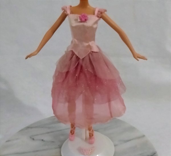 Vestido, sapatilhas,tiara rosa da princesa Fallon, uma das 12 princesas dançantes da Barbie