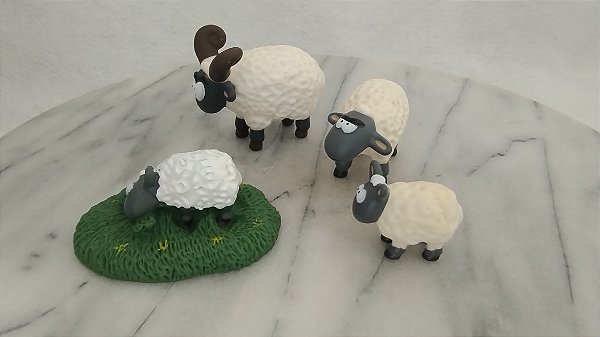 Carneiros da coleção Animais da fazenda, de Agostini 2014