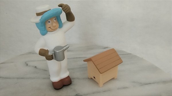 Boneco apicultor da coleção Animais da fazenda, de Agostini 2014