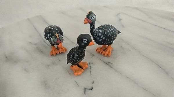 Galinha carijó da coleção Animais da fazenda, de Agostini
