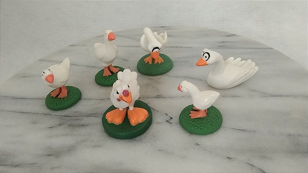 Patos e cisnes brancos da coleção Animais da fazenda de Agostini, 2014