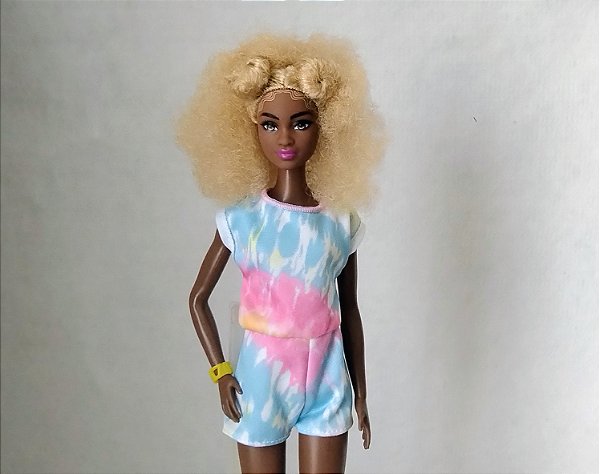 Barbie fashionistas #180 loira afro, Mattel 2022