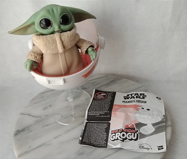 Bebe Grogu 12 cm faz ruido e mexe a cabeça do The Mandalorian, Star Wars, no carrinho de passeio 17 cmx18 cm- Hasbro