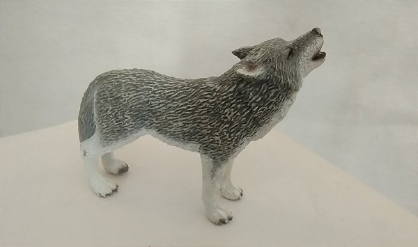 Miniatura de vinil Schleich 2009, lobo uivando 8 cm comprimento