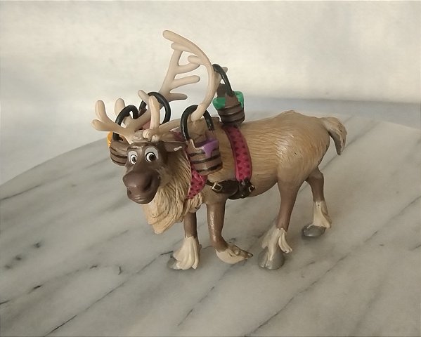 Miniatura em pvc Sven Rena do Frozen com baldes de tinta 9cm