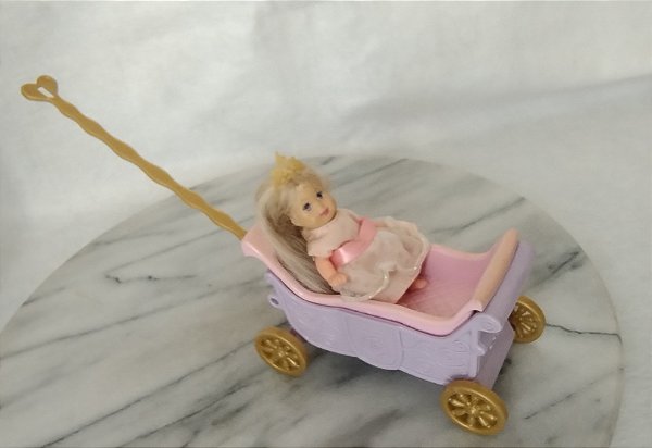 Mini doll Bebê Princesa Krissy com berço e Vagão Mattel 2003
