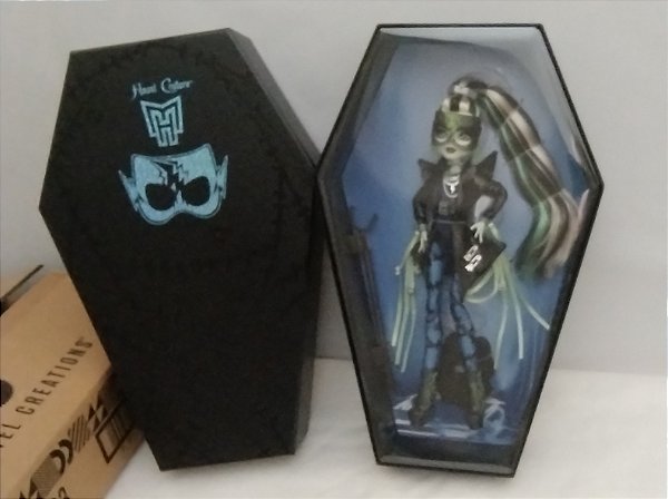 Boneca Monster High Haunt Couture Frankie Stein Midnight Runaway, nova, lacrada