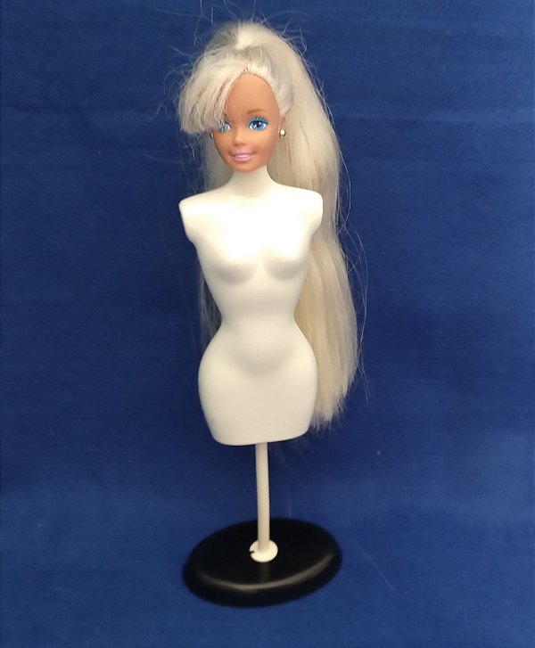 Barbie anos 90, Cabeça somente, de cabelos lingos platinados e brincos dourados