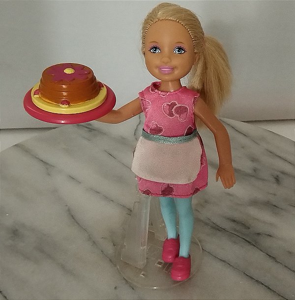 Boneca Kelly 14 cm, ajudante da Barbie profissões Chef de panqueca Mattel 2012