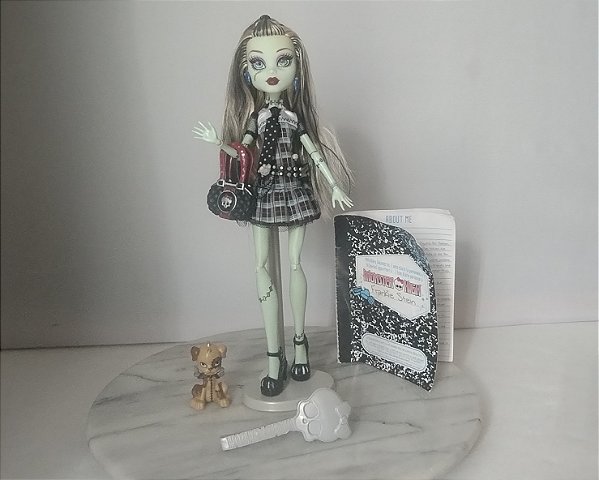 Boneca Monster High Frankie Stein Básica usada G1