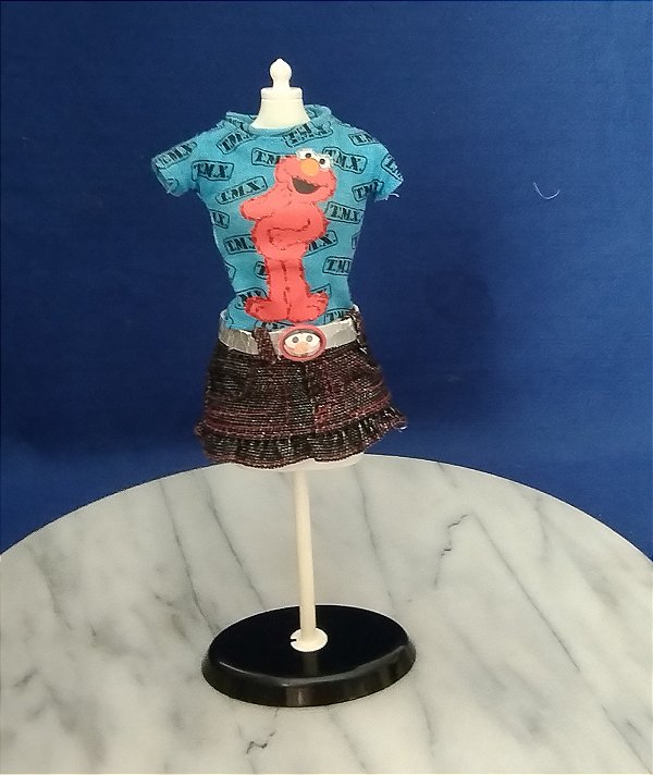 Conjunto saia e blusa para Barbie TMX tickle me Elmo da Vika Sesamo, Mattel 2006