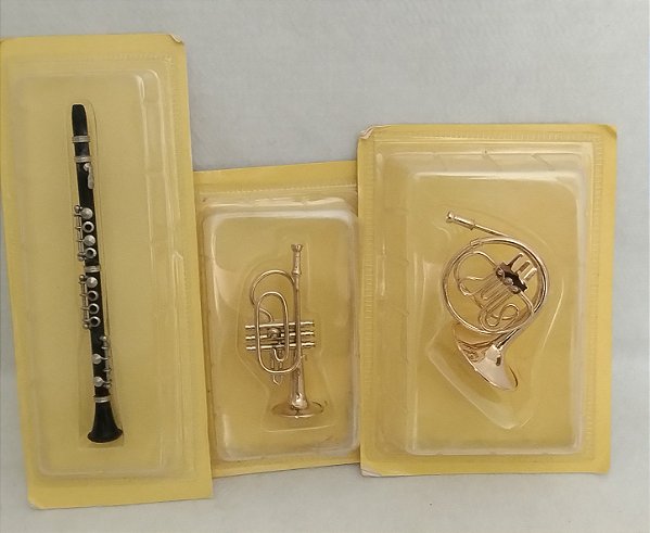 Miniatura Instrumentos musicais de sopro da coleção Salvat : Trompa, corneta e Clarinete, sem uso, lacrados