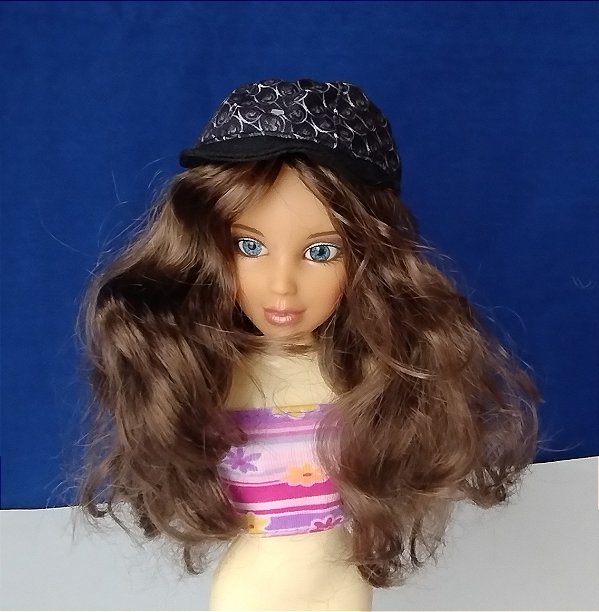 Peruca cabelos castanhos escuros ondulados com cap, Spin Master