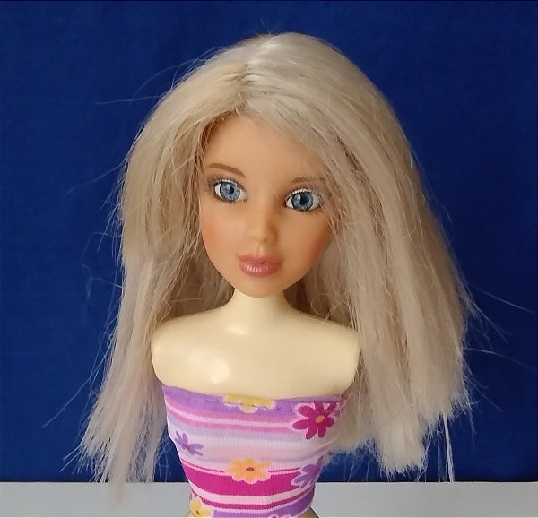 Peruca loura da boneca Liv Spin Master