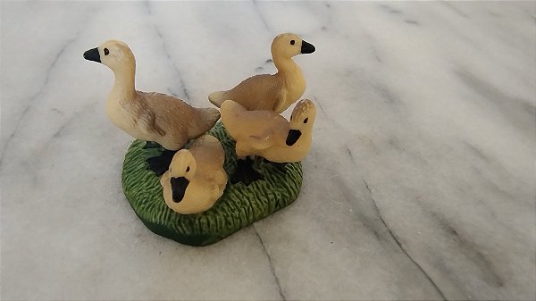 Miniatura de vinil Schleich de filhotes de ganso 2,5 um cm de altura e 3,5 cm de largura