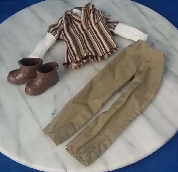 Roupa para para boneco ken Mattel ; camisa, calças e sapatos