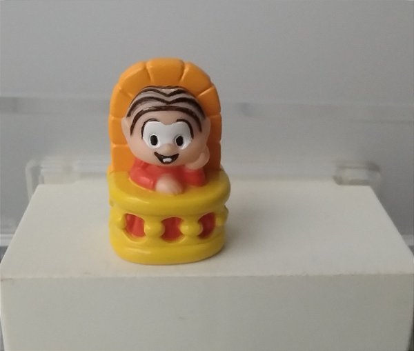 Miniatura de 3 cm Monica na sacada, ,turma da Monica, coleção Conto de fadas 2002 / 2003