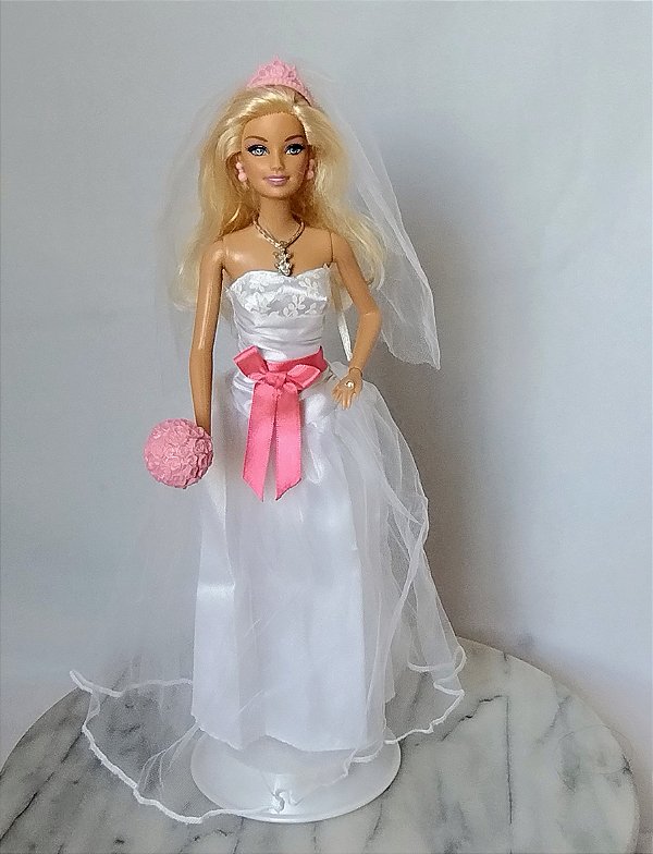 Barbie noiva anos 2000 parcialmente customizada