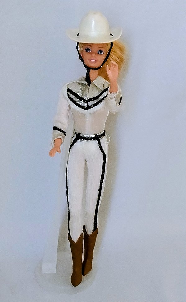 Macacão branco detalhes pretos e chapéu vintage da Barbie Western Mattel 1980