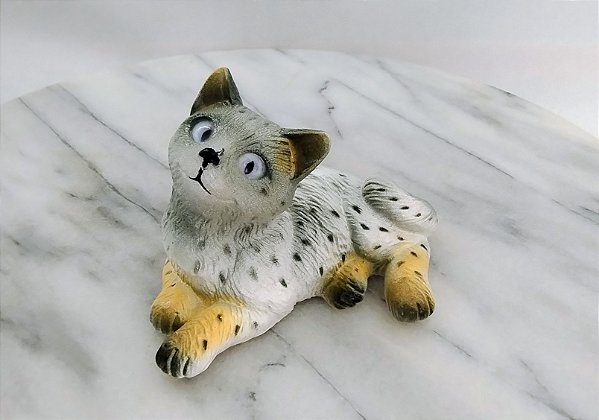 Miniatura de borracha oca Newray 1990 de gato com pintas pretas parecendo.mau egipcio 8,5 cm