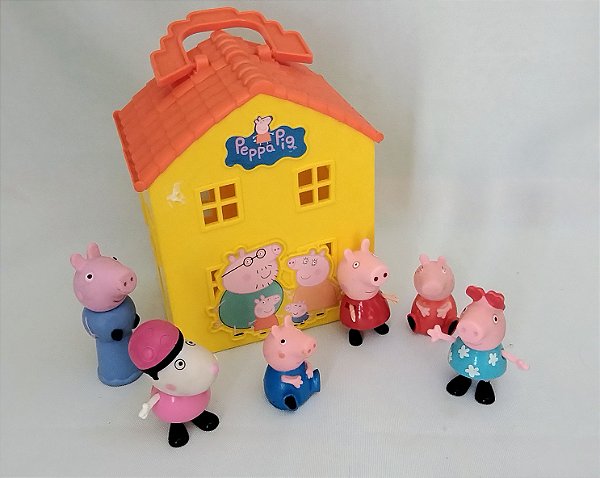 Casinha portátil 15x12x9 cm da Peppa pig e 6 bonecos 4,5 cm a 7,5 cm