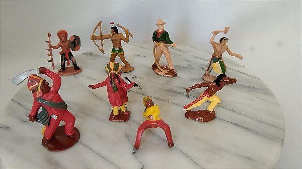 Figuras de plastico rigido e de vinil de soldados. Indios e cowboy 6 a 7,5 cm, antigas sem marca