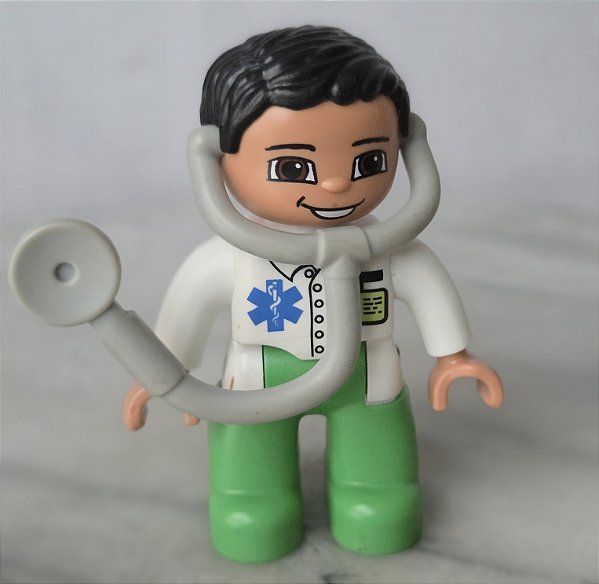 Lego duplo boneco médico com estetoscópio
