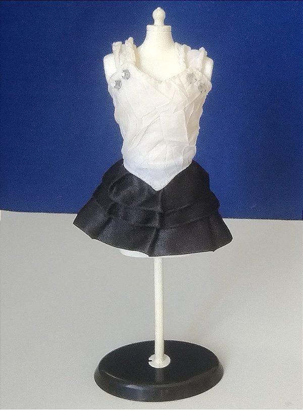 Vestido da Xuxinha da Mimo saia branca preta com desgaste no brilhoo