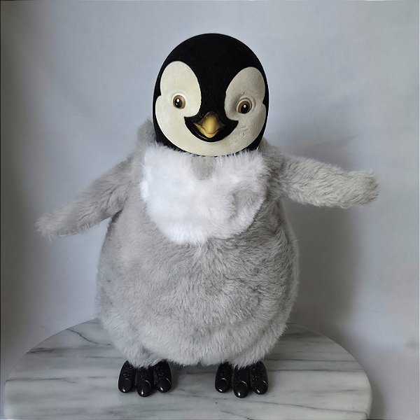 Pelucia pinguim Boadicea dança ao som da música, fala (comando por tato ou fala) do Happy Feet ,Wagner Bros, Thinkway, 30 cm