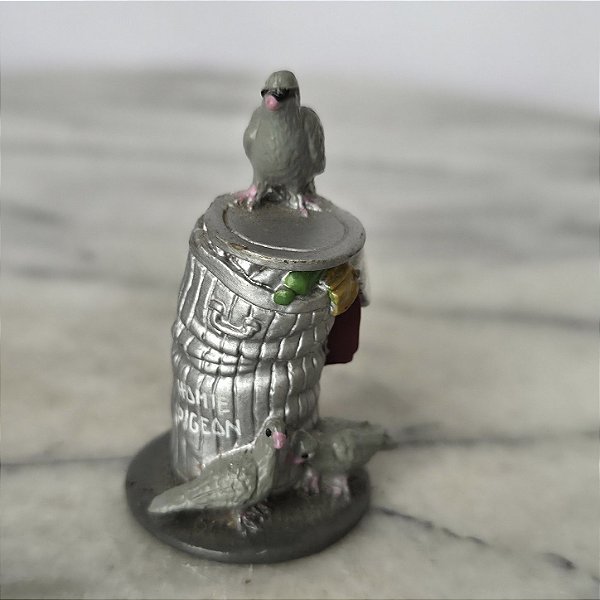 Miniatura homie Homies Lata de lixo com pombo 1/32, 4,5 cm