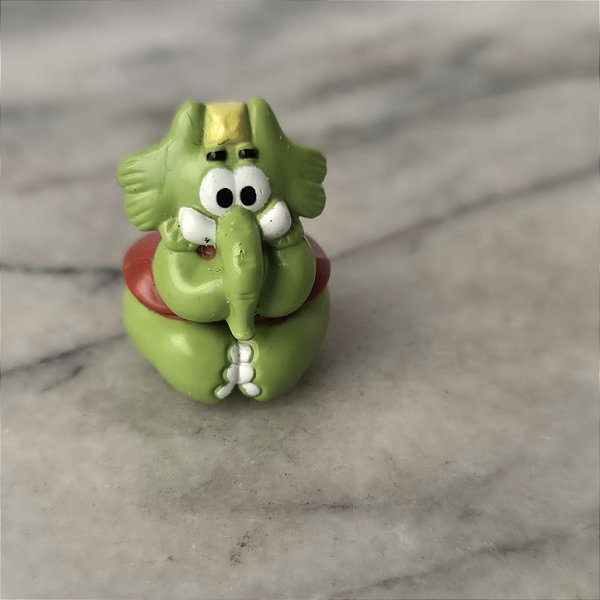 Miniatura de 3 cm do elefante Jotalhão,turma da Monica, coleção Conto de fadas 2002 / 2003