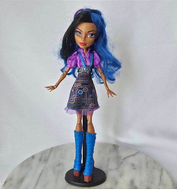 Boneca Monster high Robecca Steam aula de arte incompleta