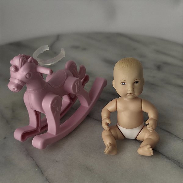 Mini doll Bebê tamanho bebe da Barbie com cavalo de balanço