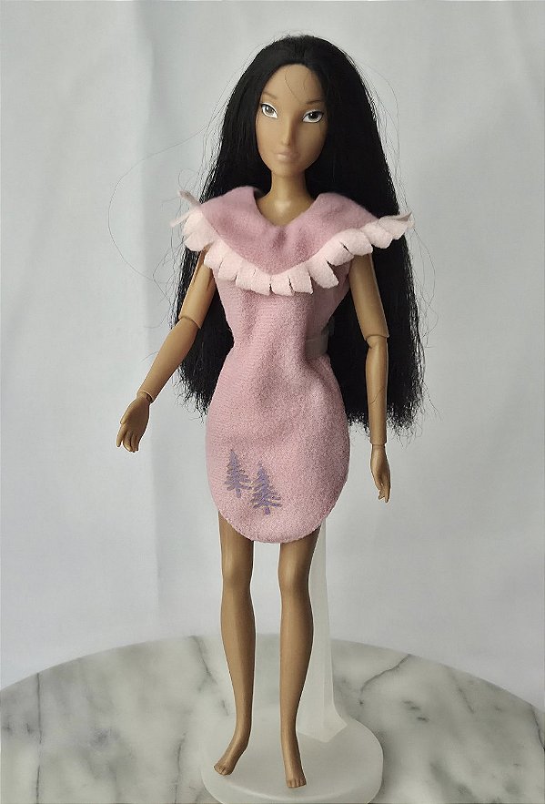 Pocahontas Disney store, cabeça de 2009, corpo de 2010 vestido rosa de cartela, earth dance fashion de 1995